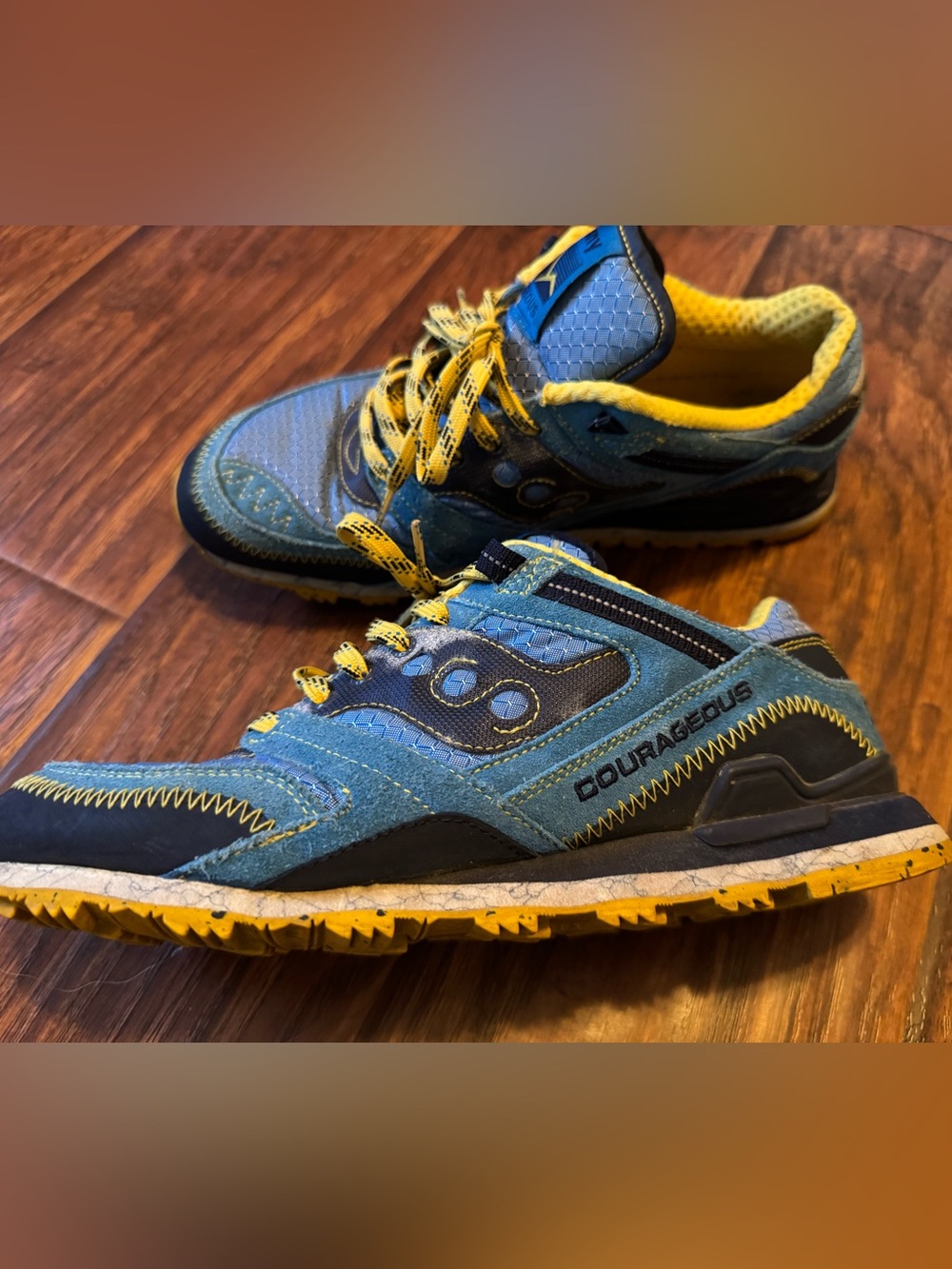Saucony Courageous TR Women’s Vintage Blue and Yellow Trail Sneakers Size 10